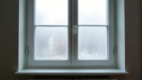 Jak zamknąć nawiewniki w oknach